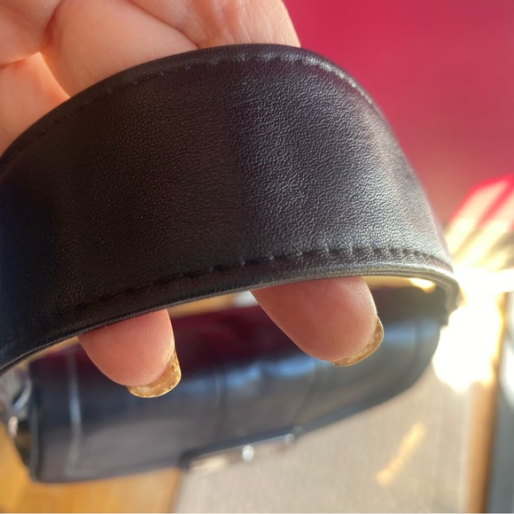 Elegant Coach Black Leather Shoulder/handle Bag with unique silver label/closure - Picture 8 of 12